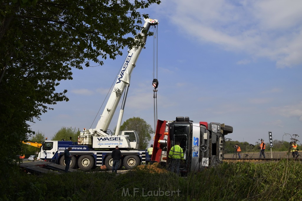 Schwerer VU LKW Zug Bergheim Kenten Koelnerstr P442.JPG - Miklos Laubert